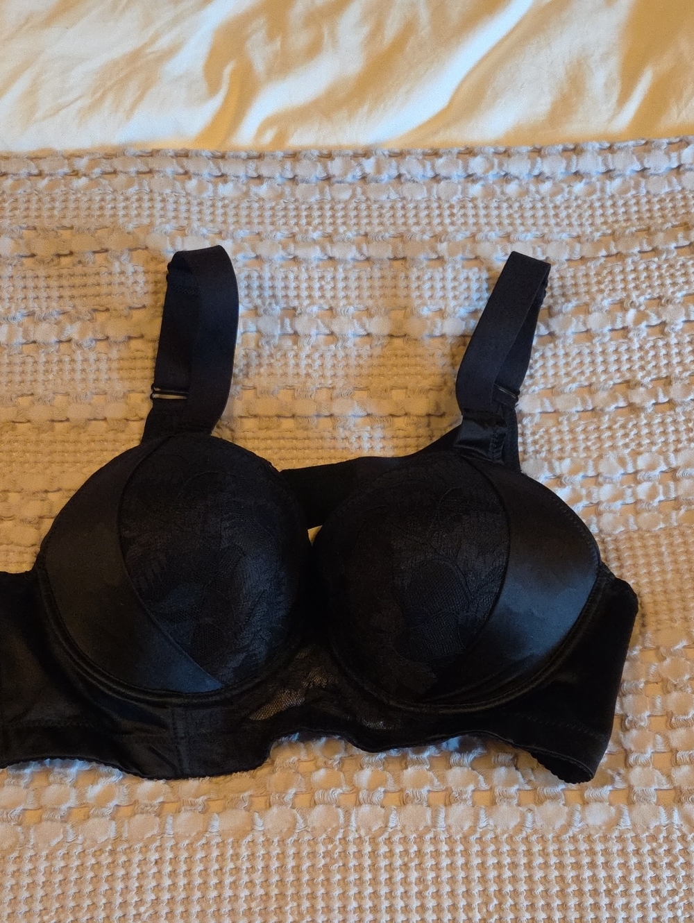 Black Women's Lacy Underwire Bra